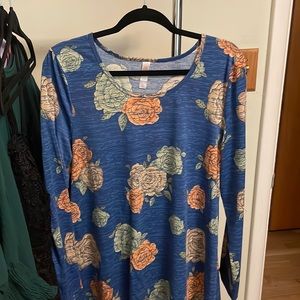 EUC LuLaroe Lynnae long sleeve tee size XL